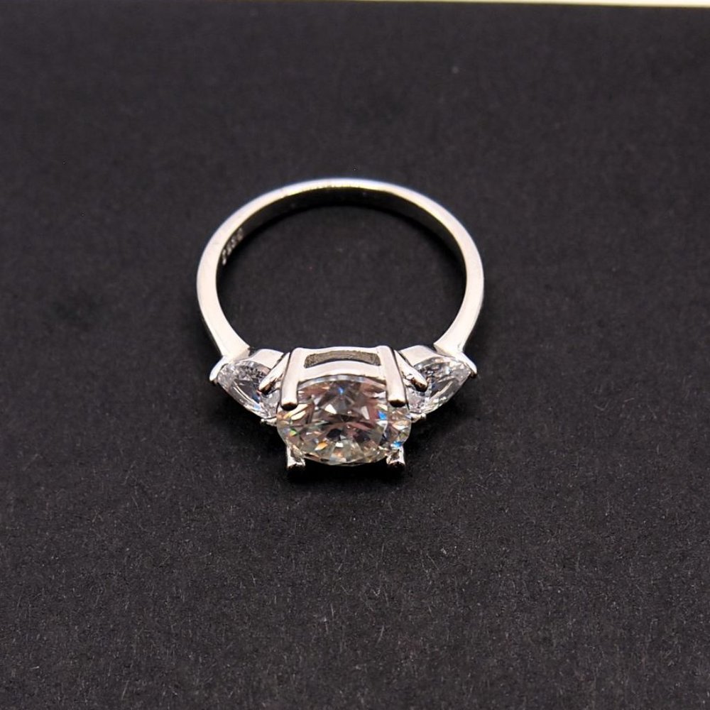 Awesome 3 Stone GRA Certified 2.80ctw Diamond Ring. Side Stones Cut As Heart's - Picture 7 of 15